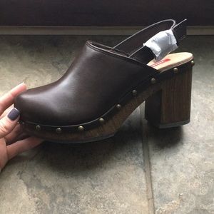 Union bay size 6 1/2 brown heeled clogs